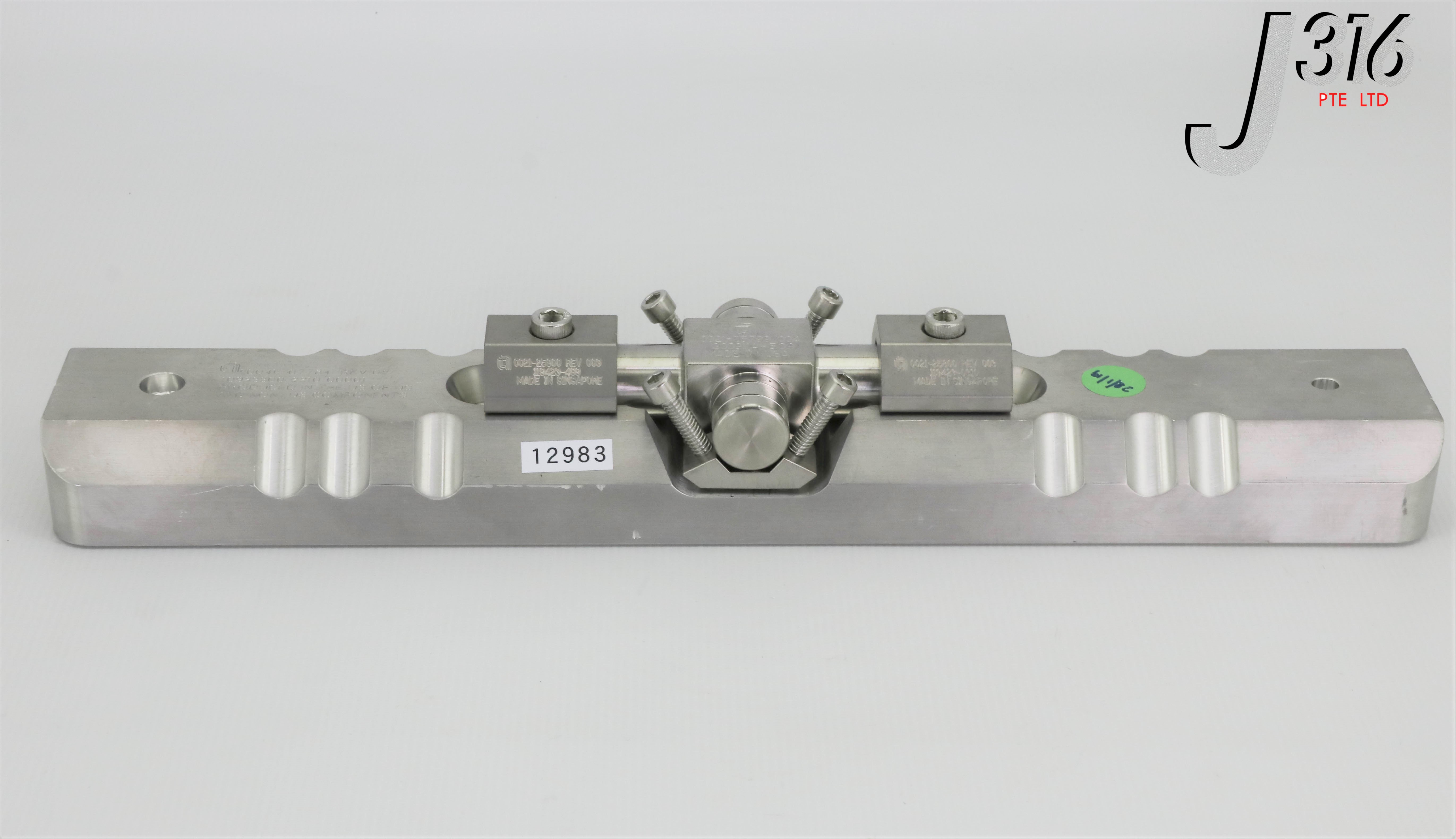 You 12983 APPLIED MATERIALS 300MM SPD SLIT VALVE DOOR CLAMP W/ 0021